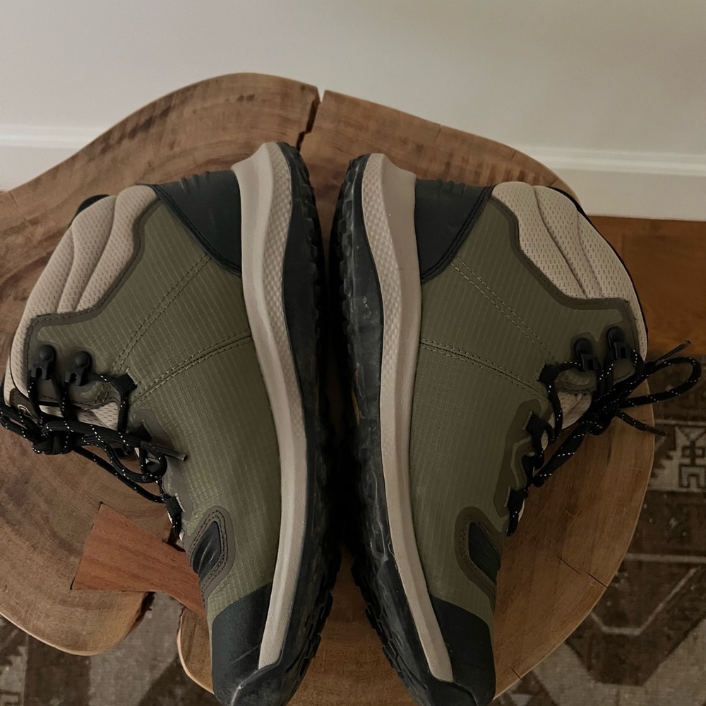 KEEN women’s  Olive Hiking Boots - Picture 8 of 9